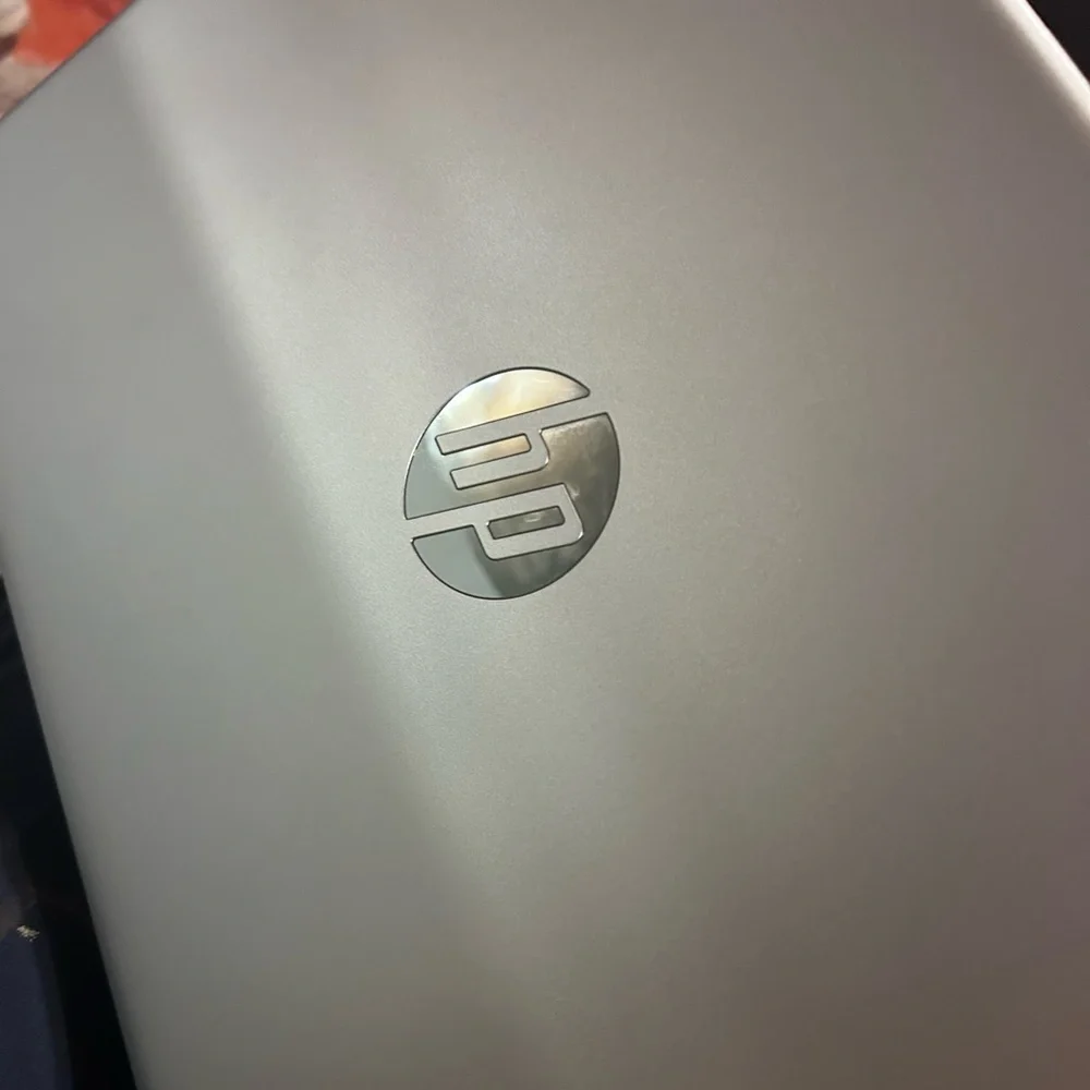 HP laptop and Swiss tech travel bag